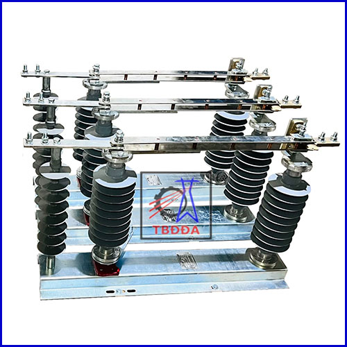Cầu dao cách ly chém ngang 03 sứ polime